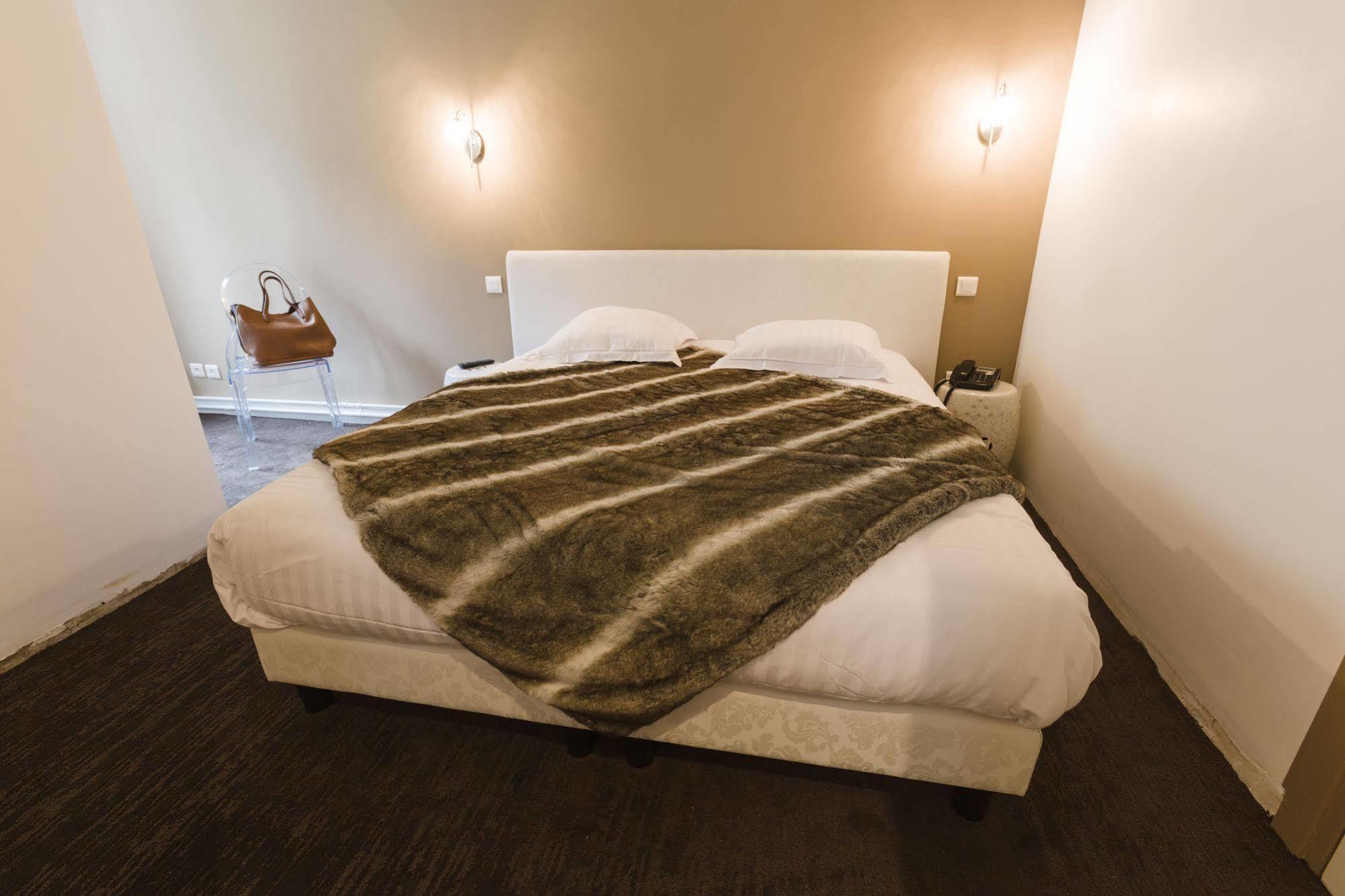 Le Saint Louis Hotel Амиен Екстериор снимка