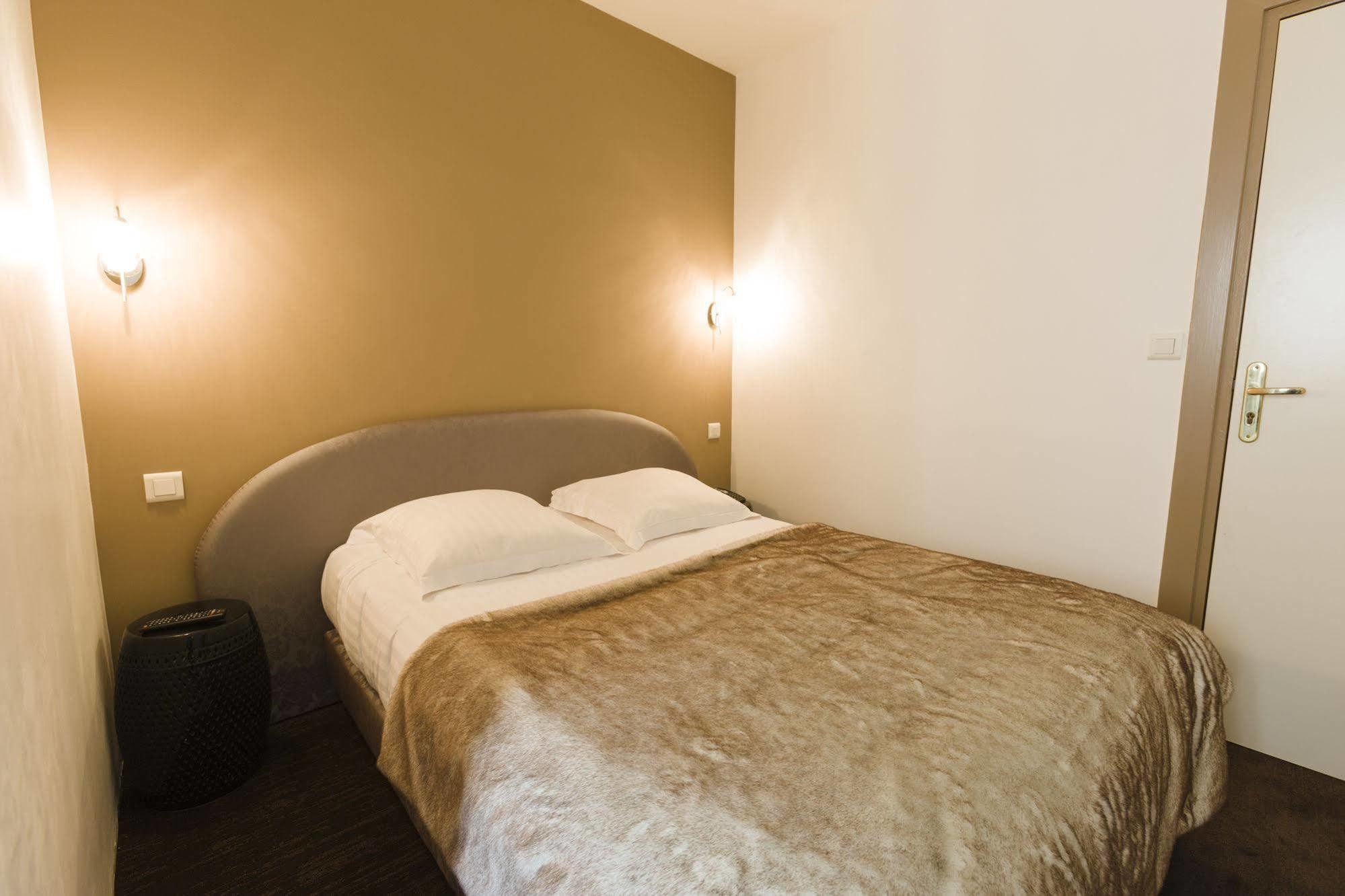 Le Saint Louis Hotel Амиен Екстериор снимка